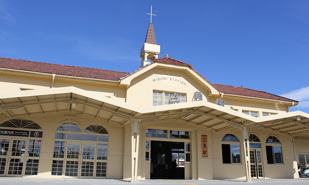 三角駅前